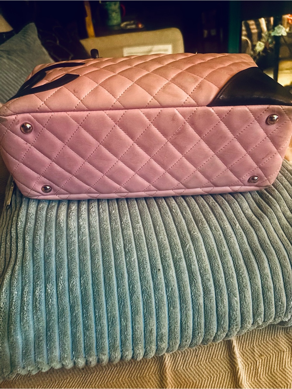 CHANEL Pink Quilted Shoulder Bag with Black Trim - Picture 4 of 9